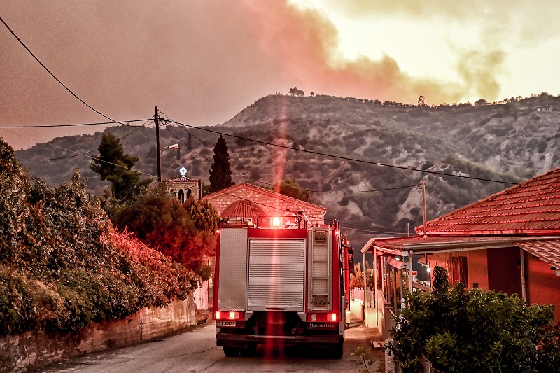 Δραματική Εξέλιξη με Θύματα στη Φωτιά στην Κορινθία