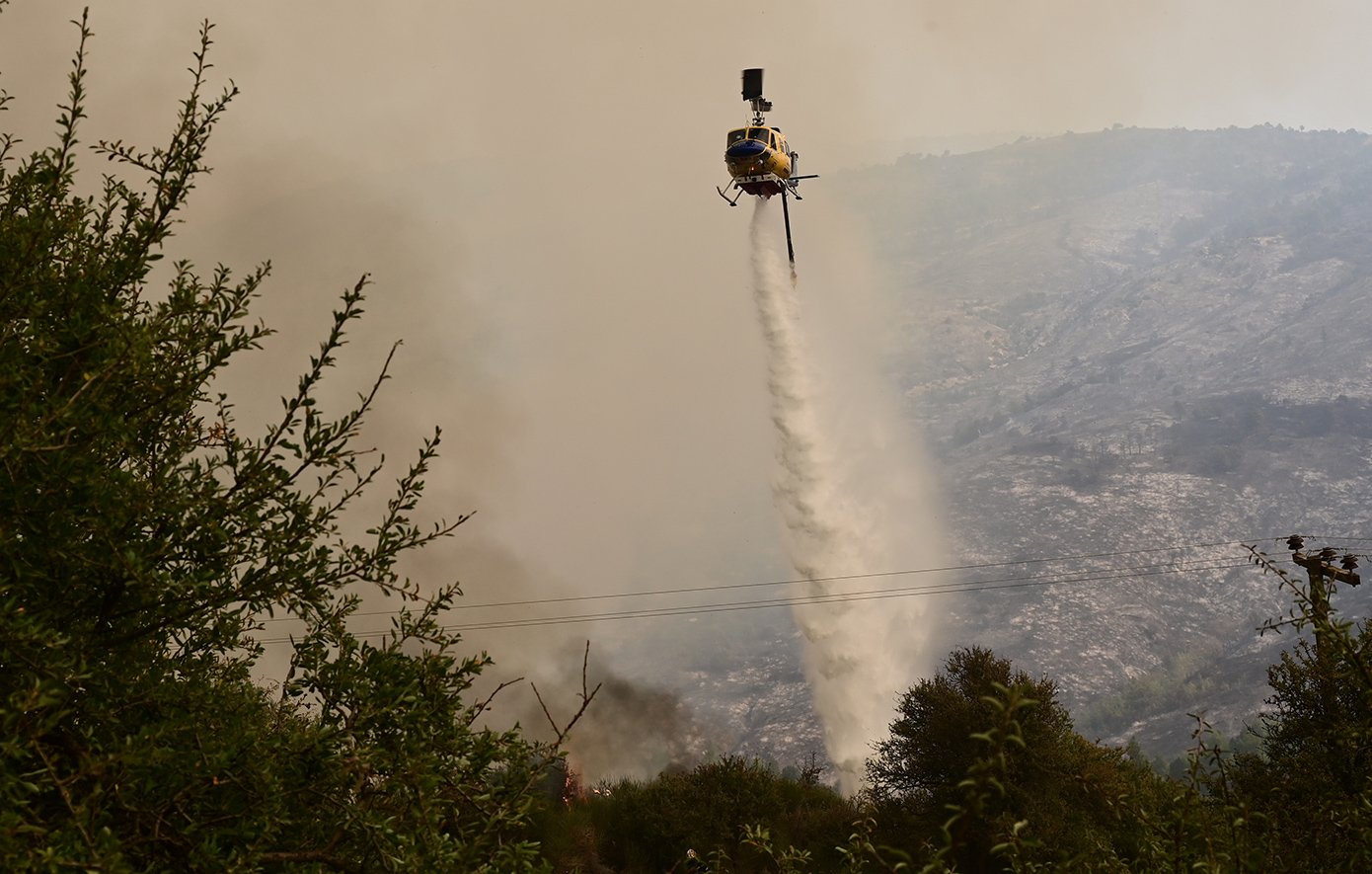 Πύρινη Κόλαση στο Ξυλόκαστρο Κορινθίας με Δραματικές Επιπτώσεις και Μαζική Επιχείρηση Κατάσβεσης