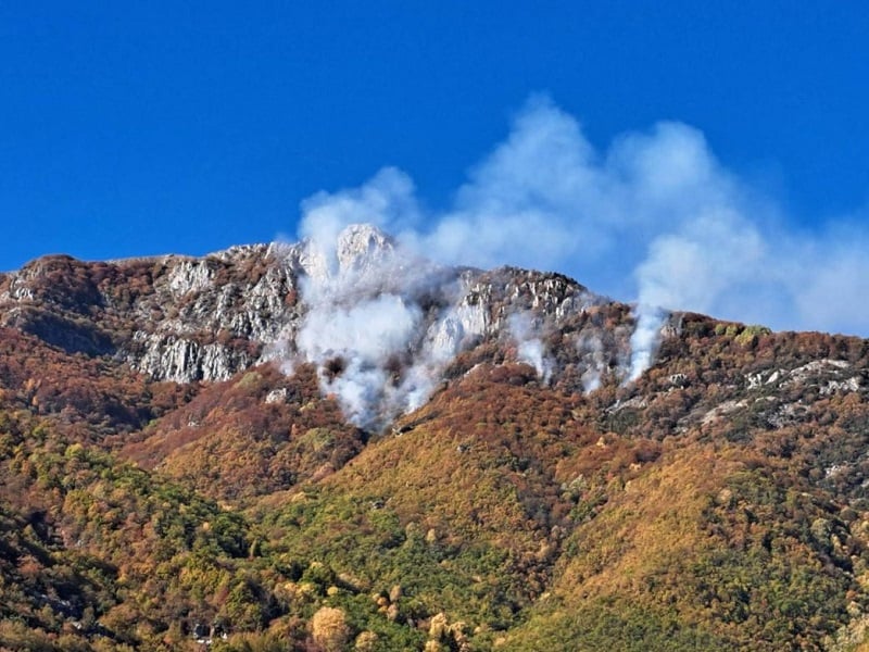 Συνεχιζόμενη Πυρκαγιά στο Παγγαίο Όρος με Ισχυρές Πυροσβεστικές Δυνάμεις Επιχειρούν